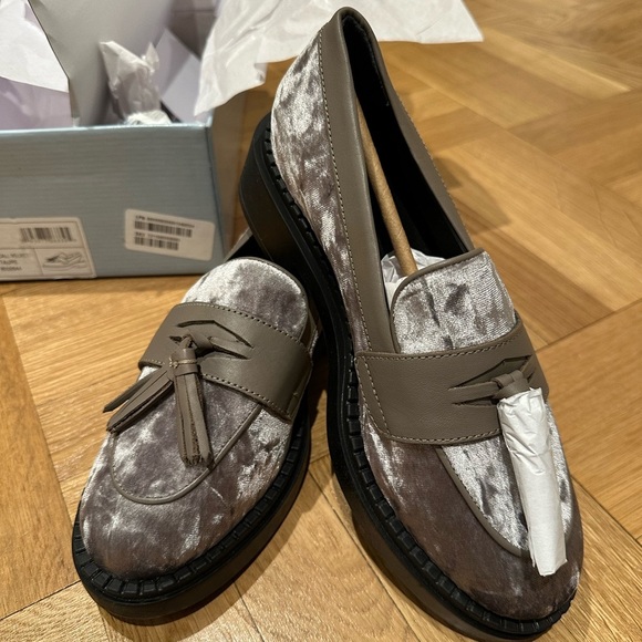 NWT Seychelles Velvet Loafers - Picture 1 of 5